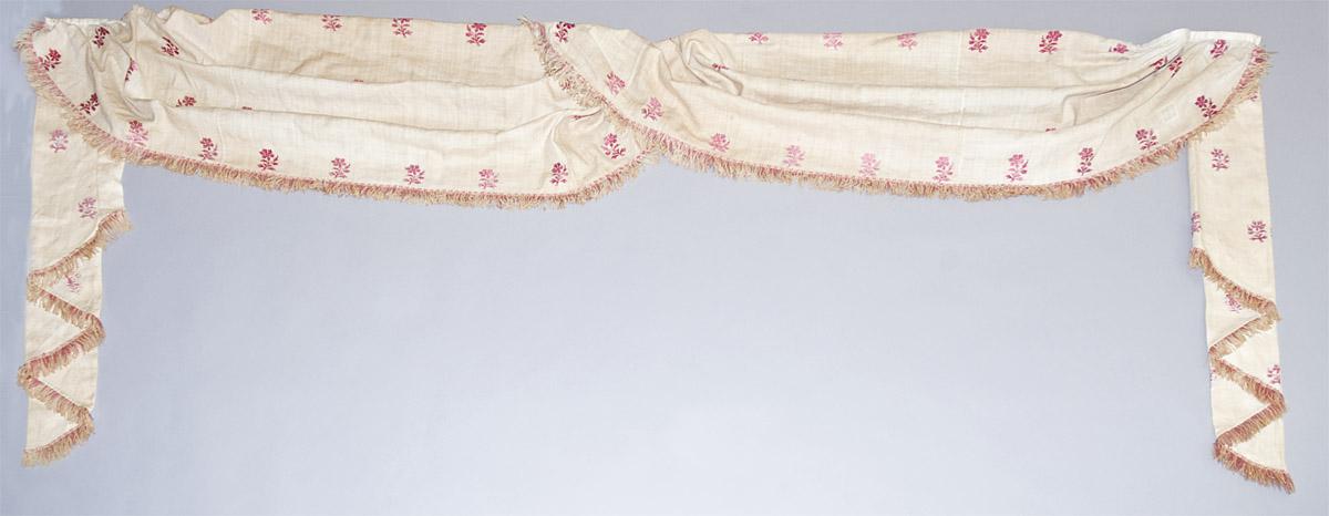 1956.0611.3 bed hanging, valance
