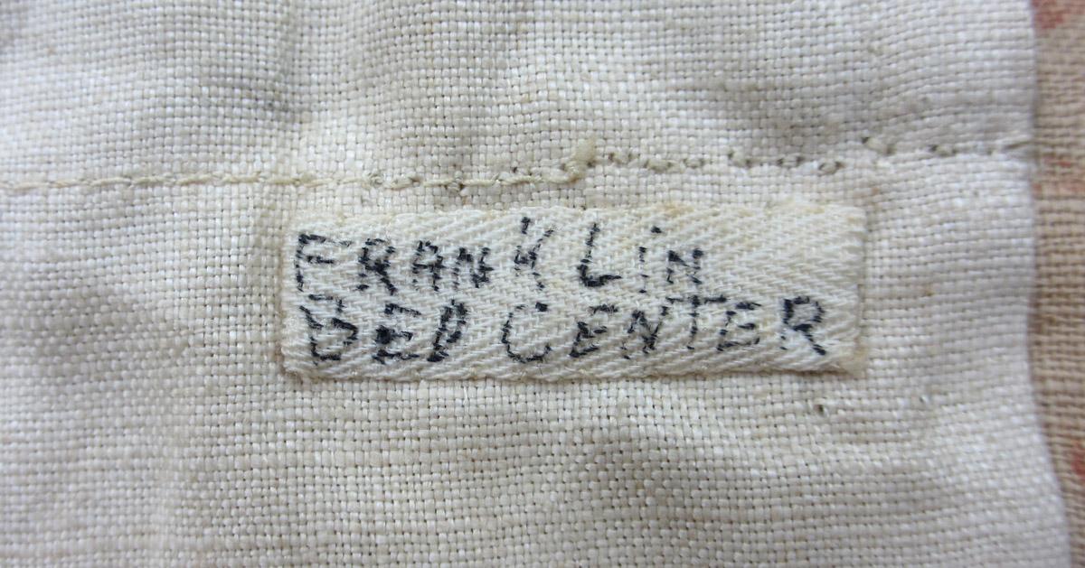 1956.0614.003 Bed Hanging label 1