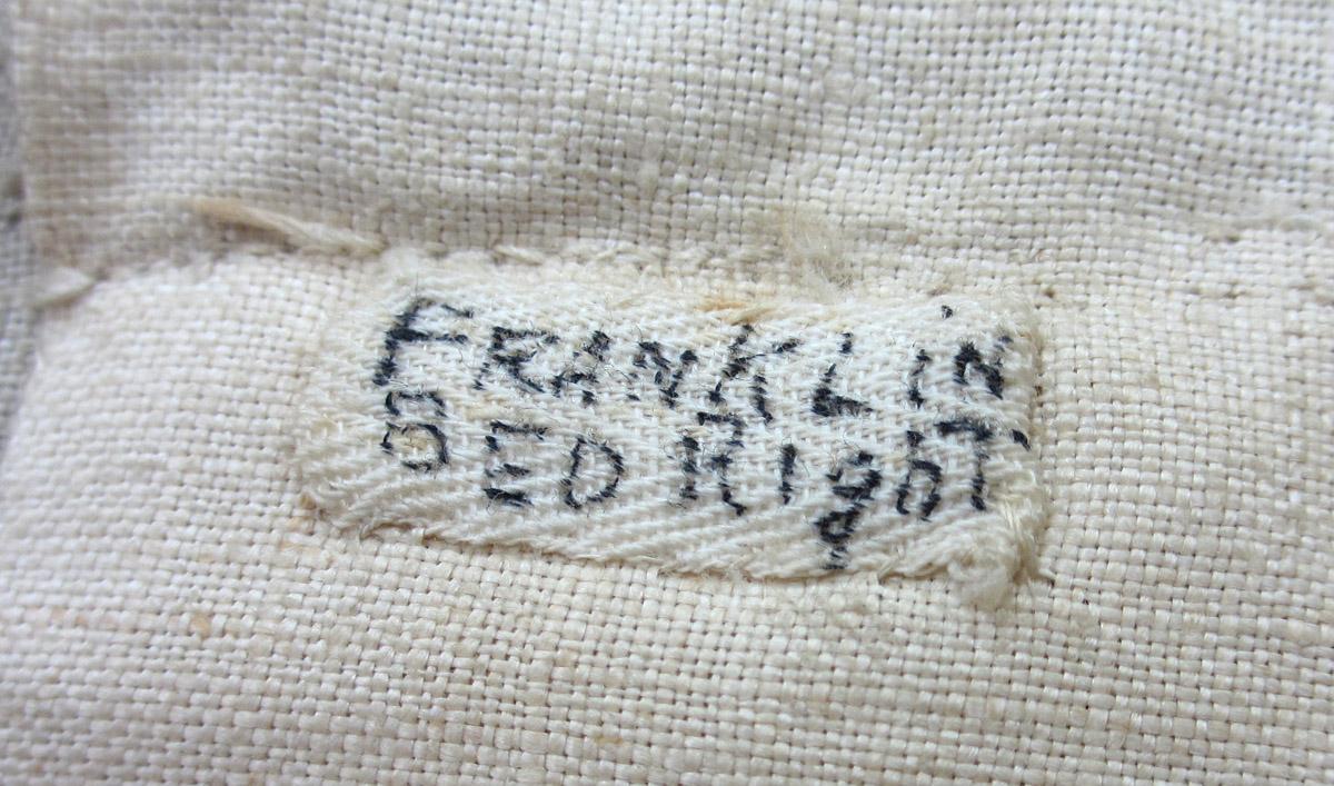 1956.0614.004 Bed Hanging label 1