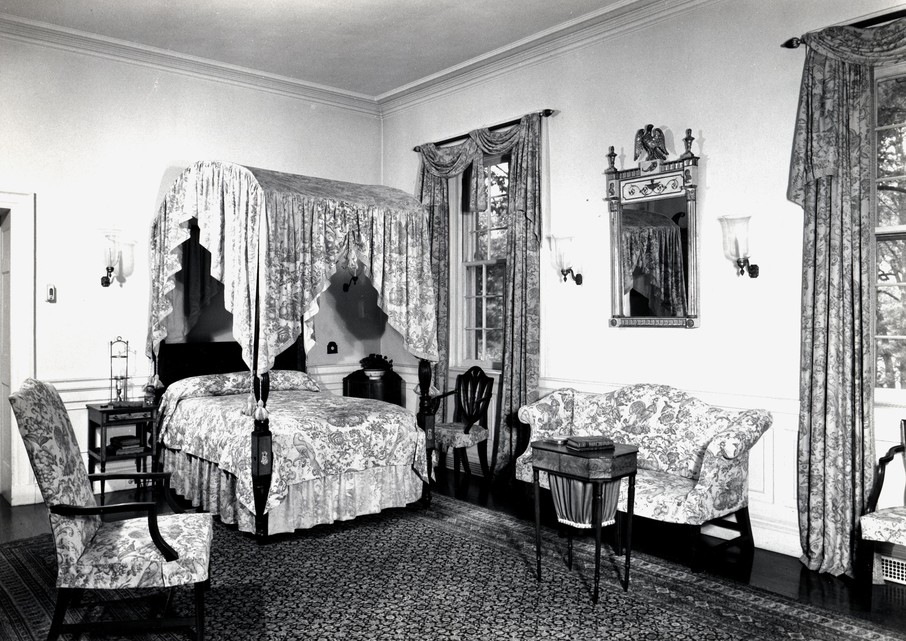 1956.0614 Base valance, Franklin Room
