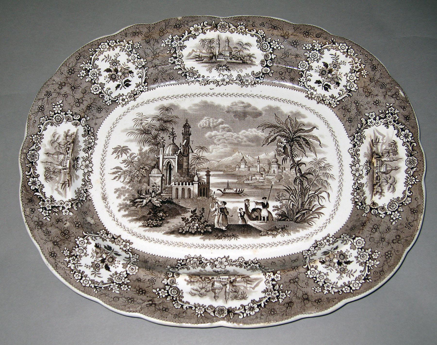 2006.0010.008 Earthenware platter