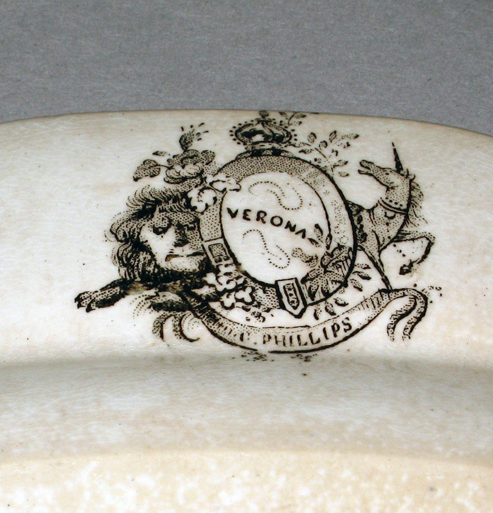 2006.0010.009 Earthenware platter, detail