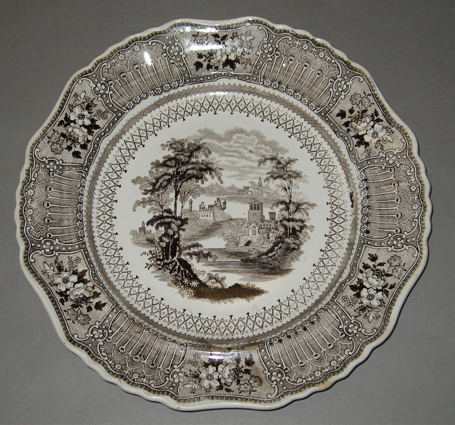 2006.0010.010 Earthenware plate
