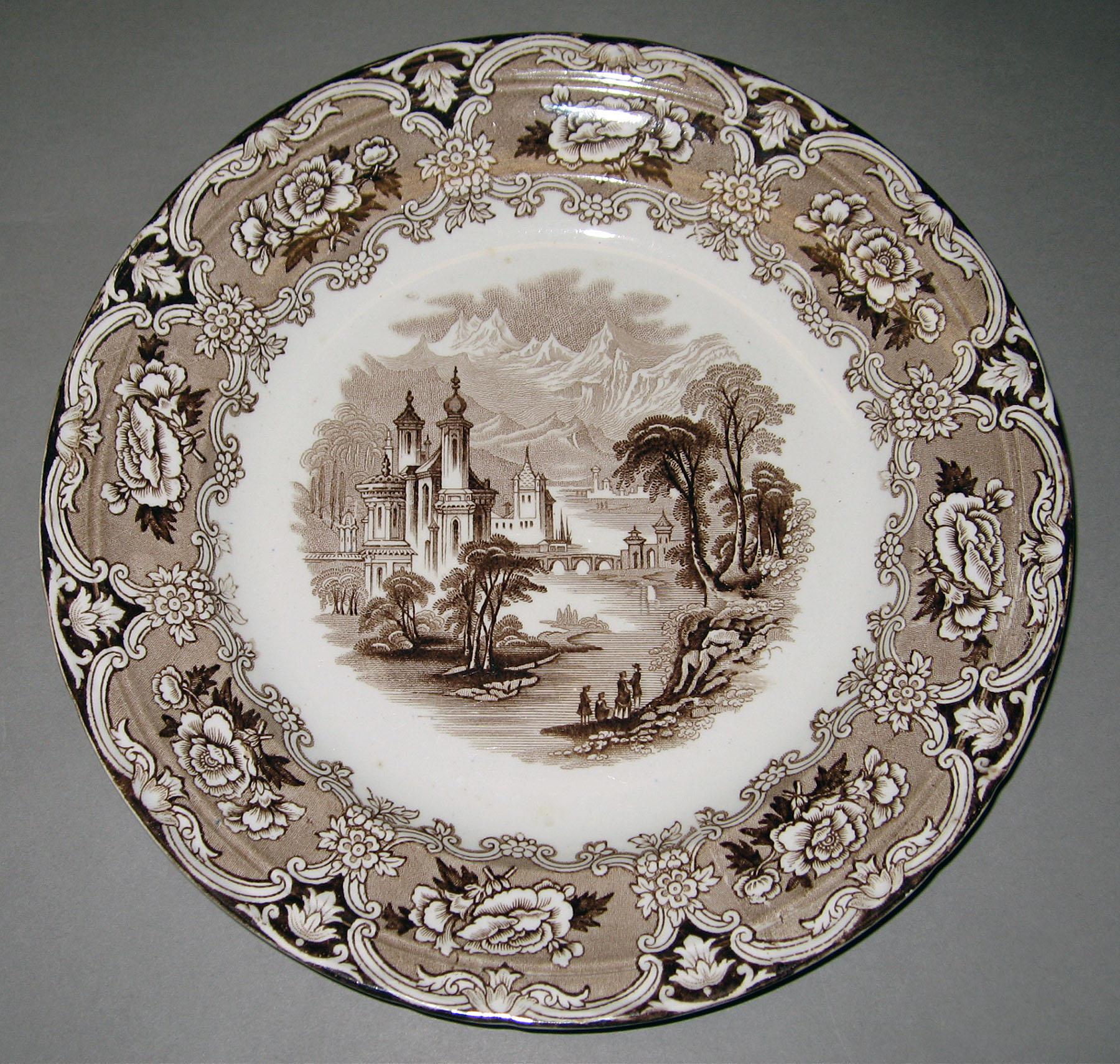 2006.0010.011 Earthenware plate