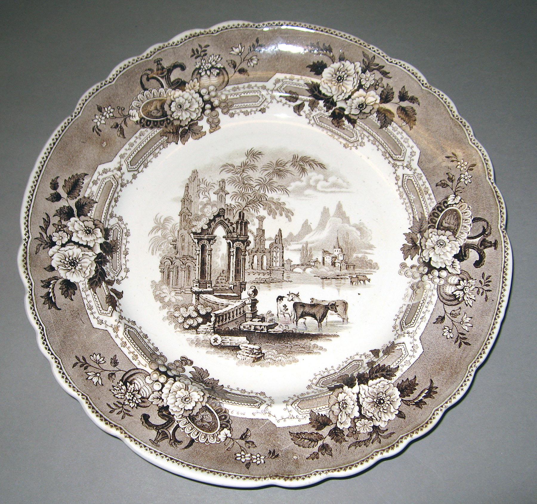 2006.0010.012 Earthenware plate