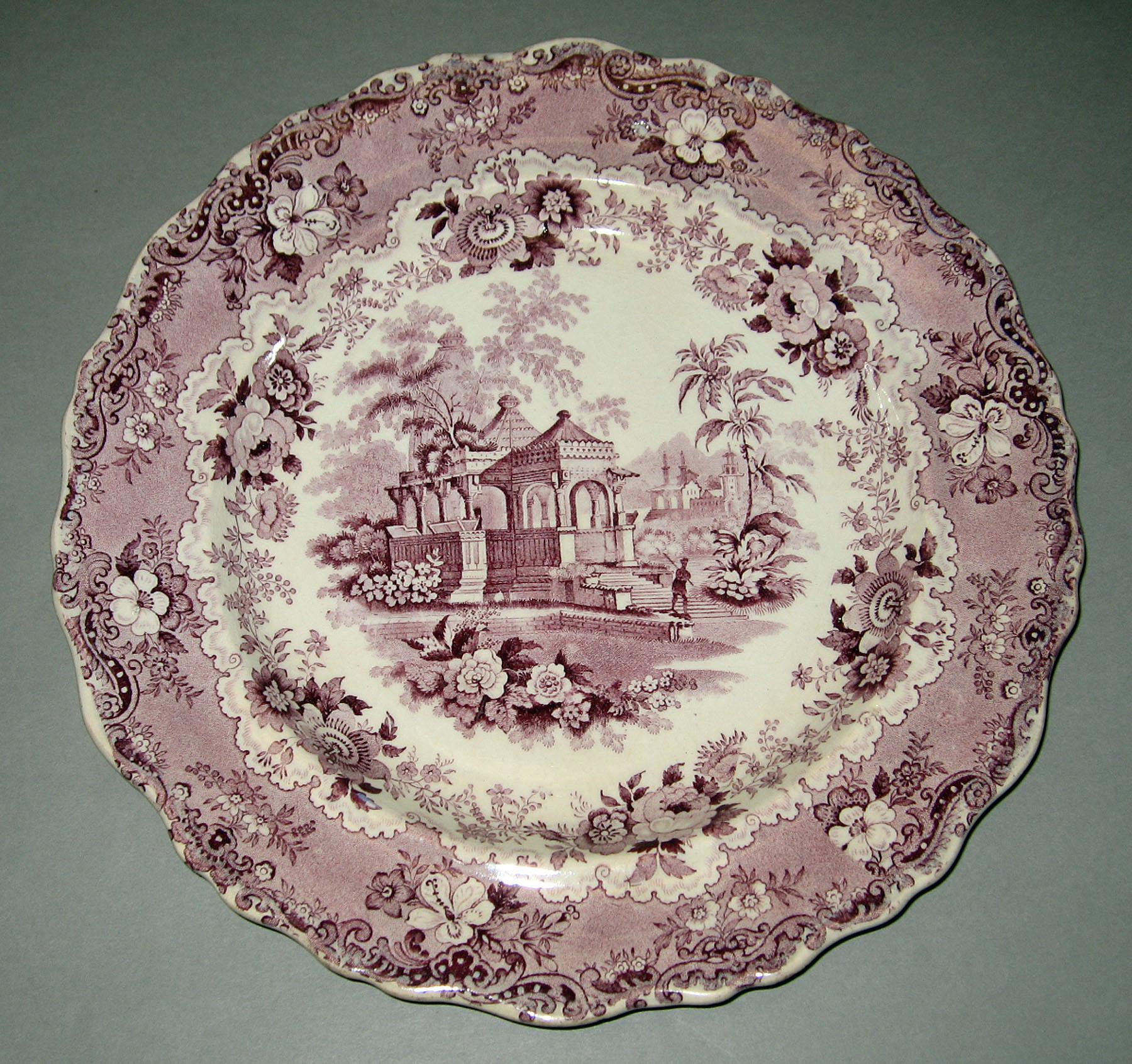 2006.0010.014 Earthenware plate