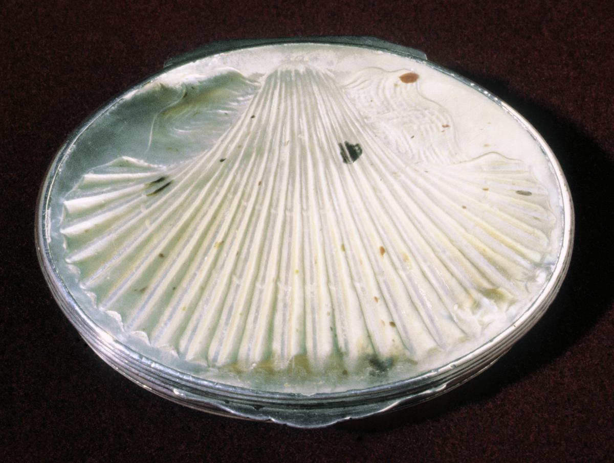 1966.0289 Snuff Box