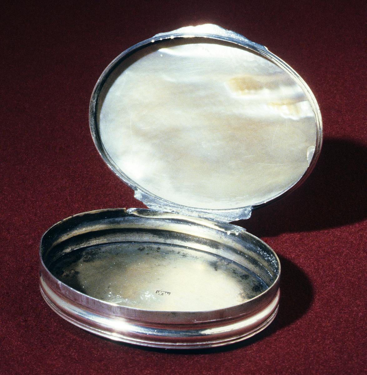 1966.0289 Snuff Box, View 2