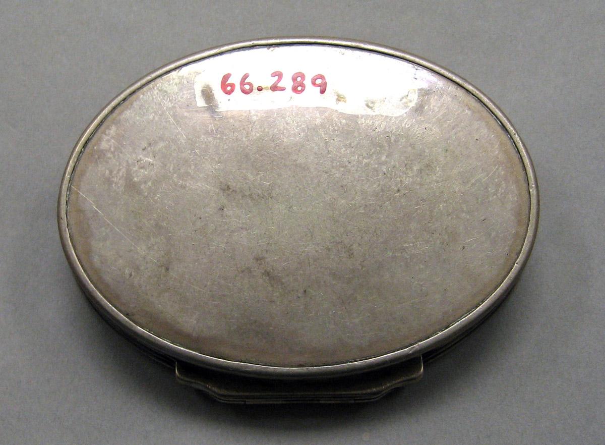 1966.0289 Silver and Nacre Box underside