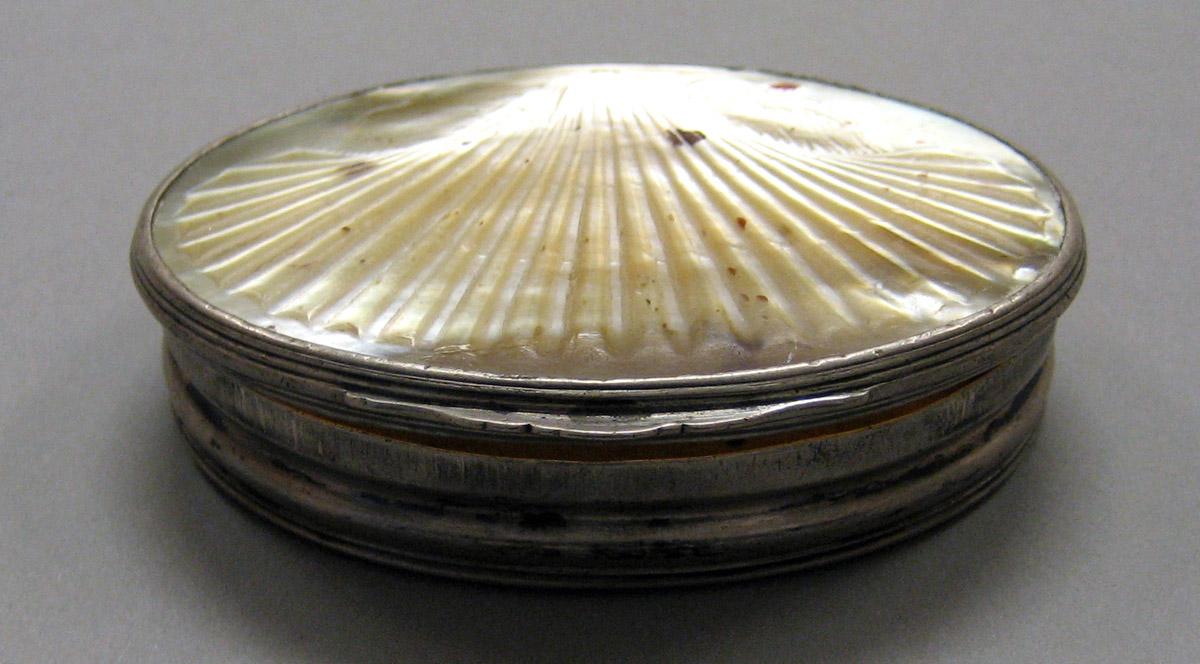 1966.0289 Silver and Nacre Box side view