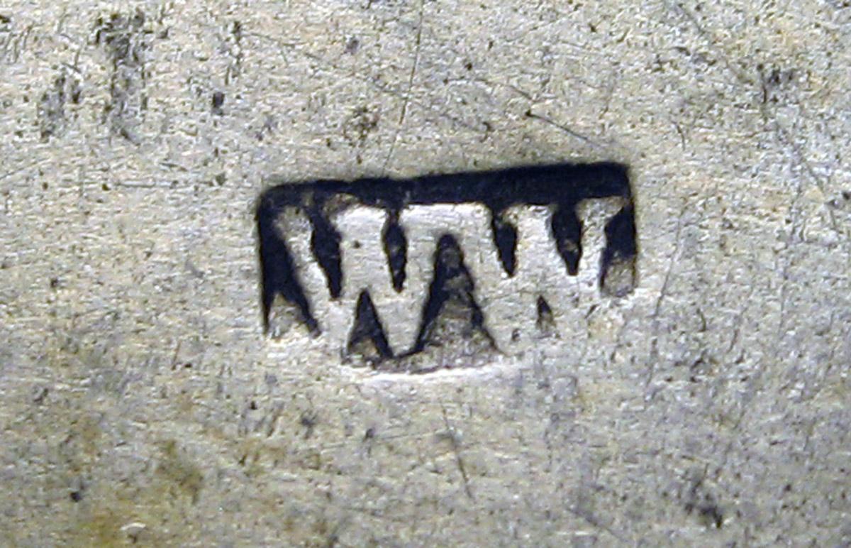 1966.0289 Silver and Nacre Box mark