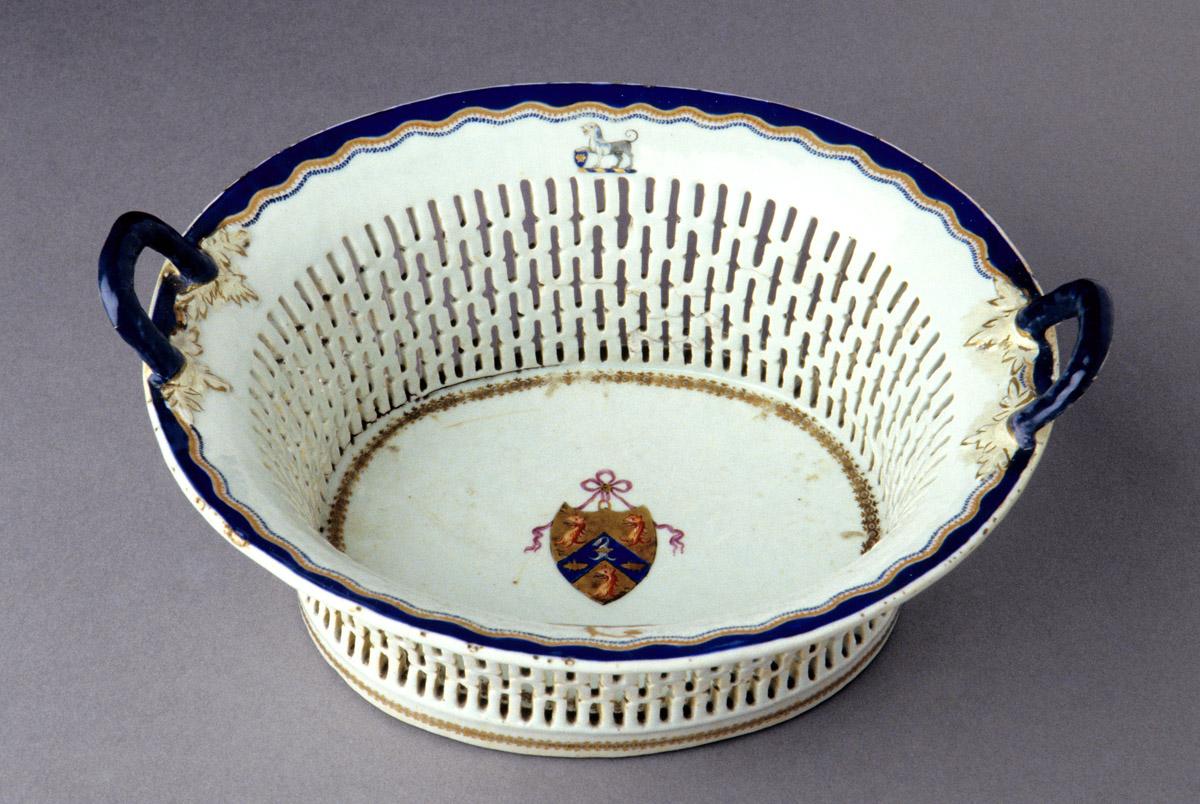 1966.0502.001 Basket, interior