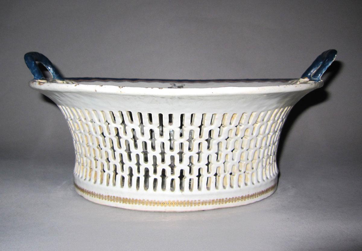 1966.0502.001 Porcelain basket