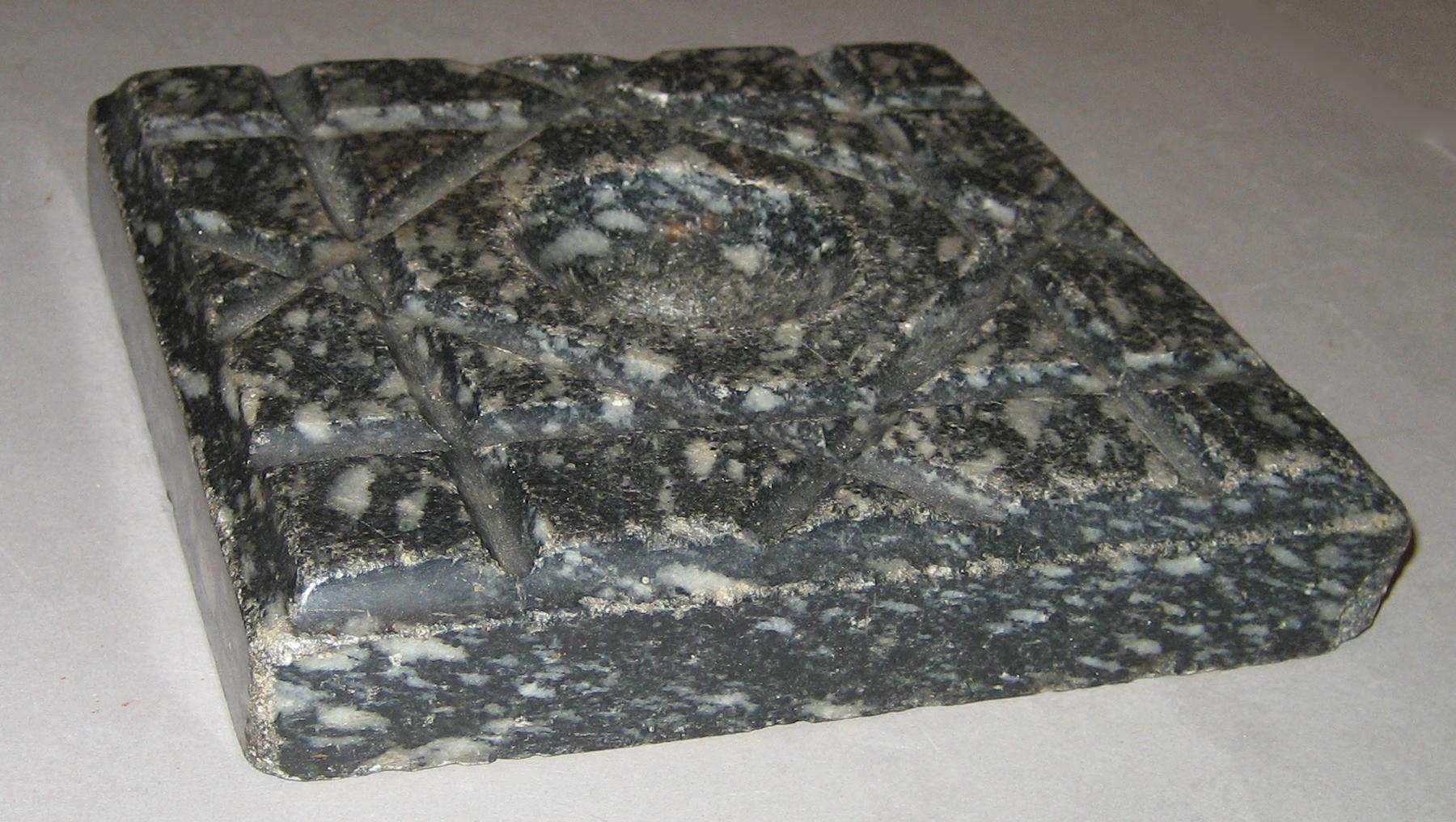 1966.0508 Tong stone