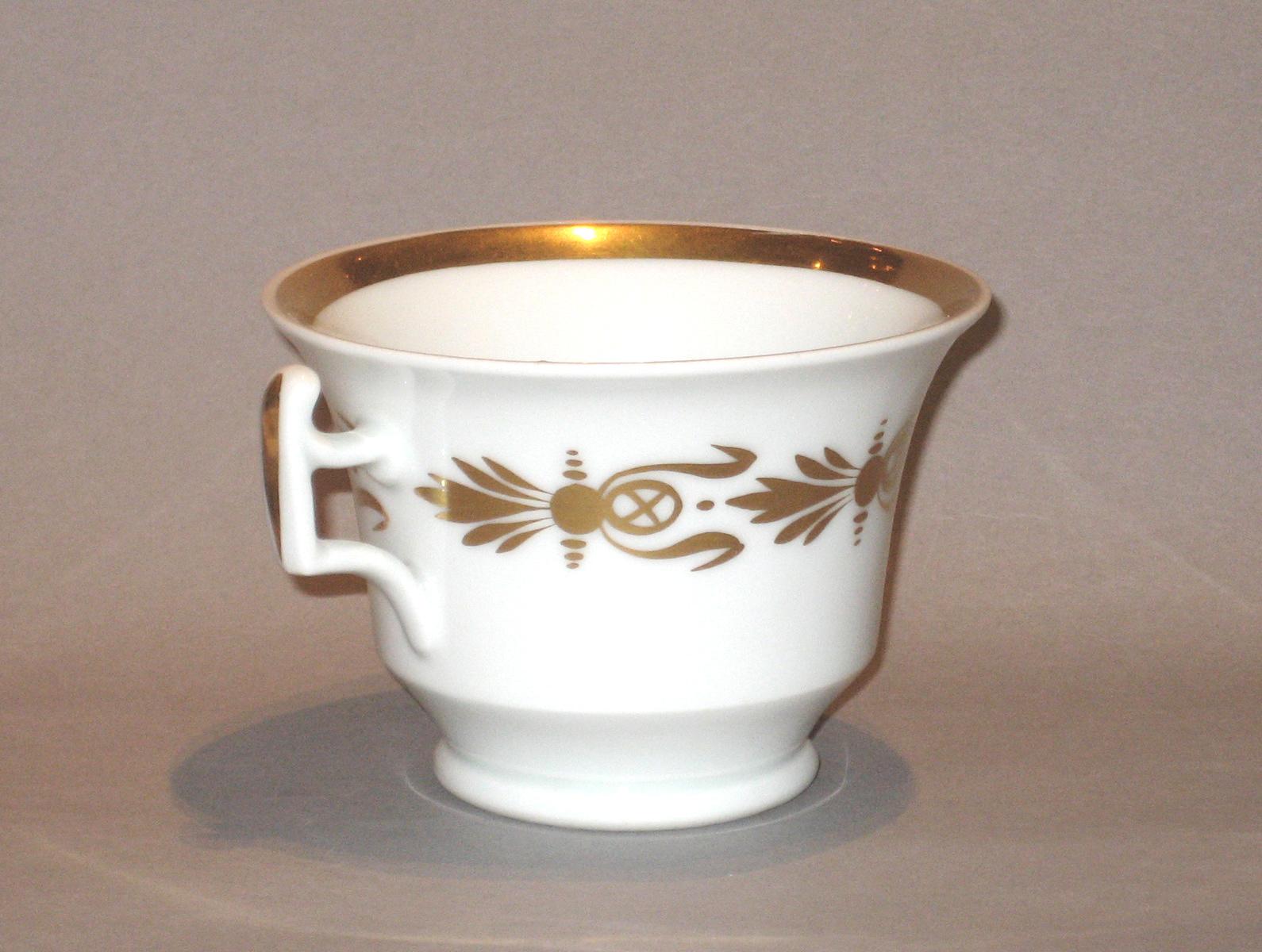 1957.0009.036 Cup (handle)