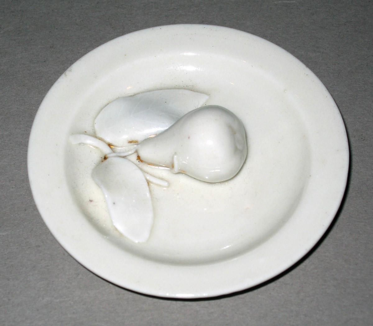 1966.0519 Porcelain plate