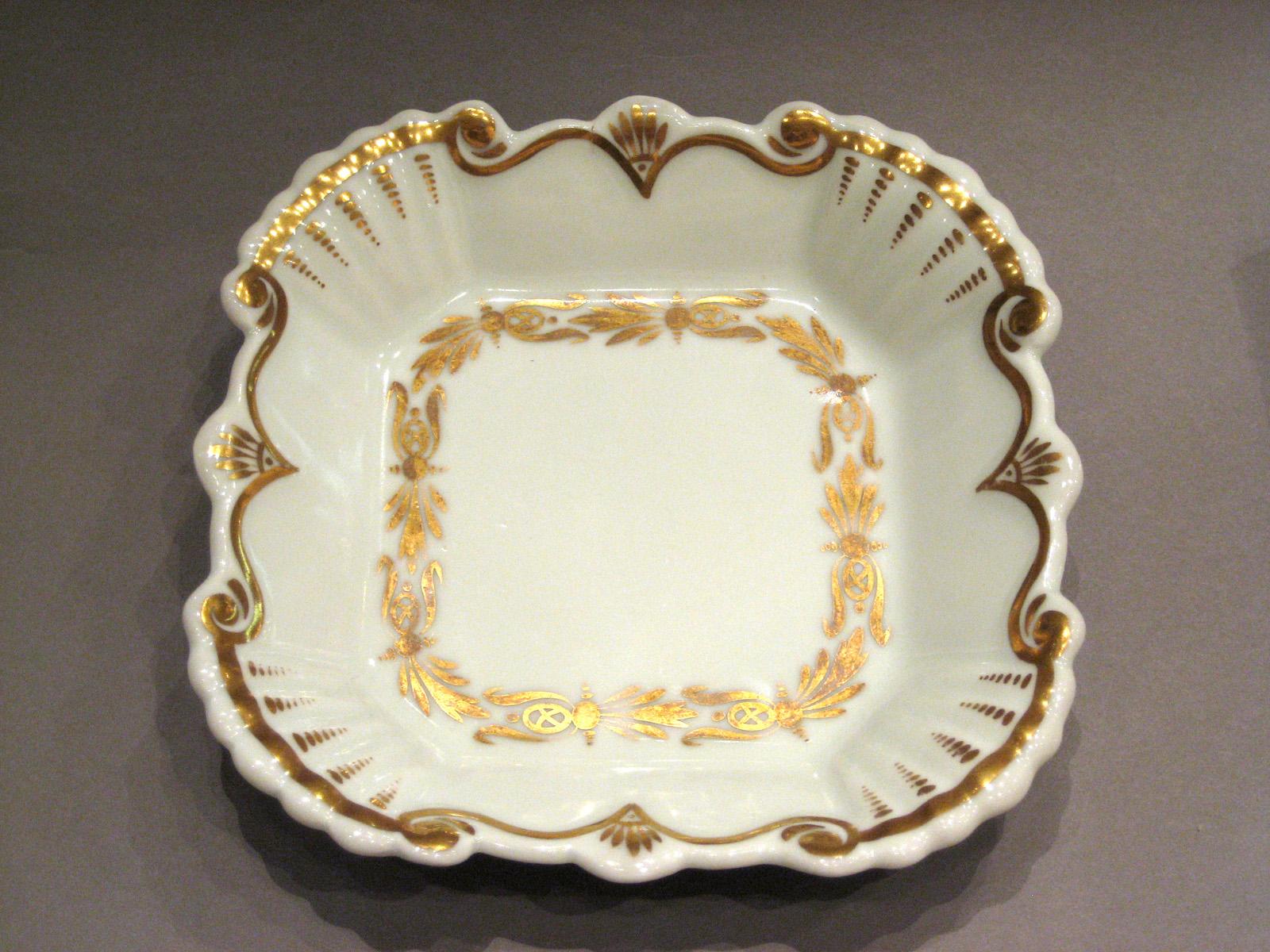 1957.0009.043 Cake Plate
