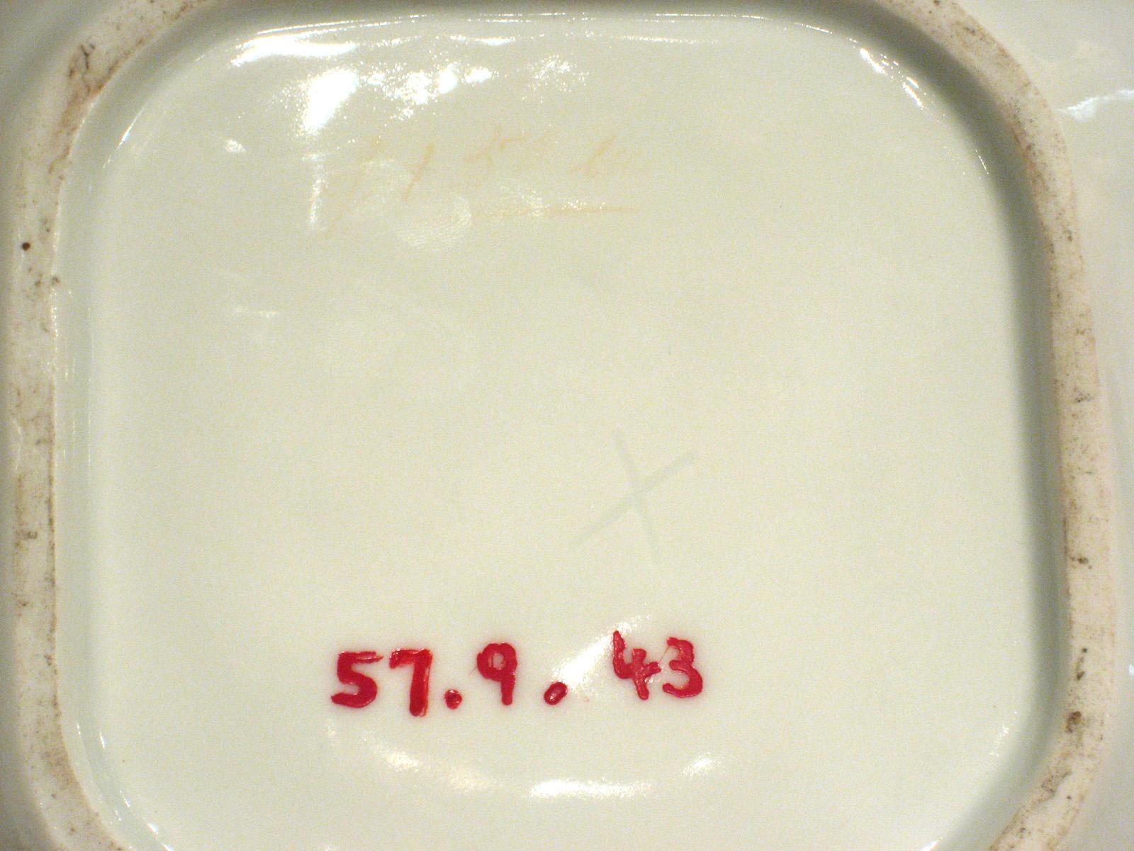 1957.0009.043 Cake Plate (mark and inscription)