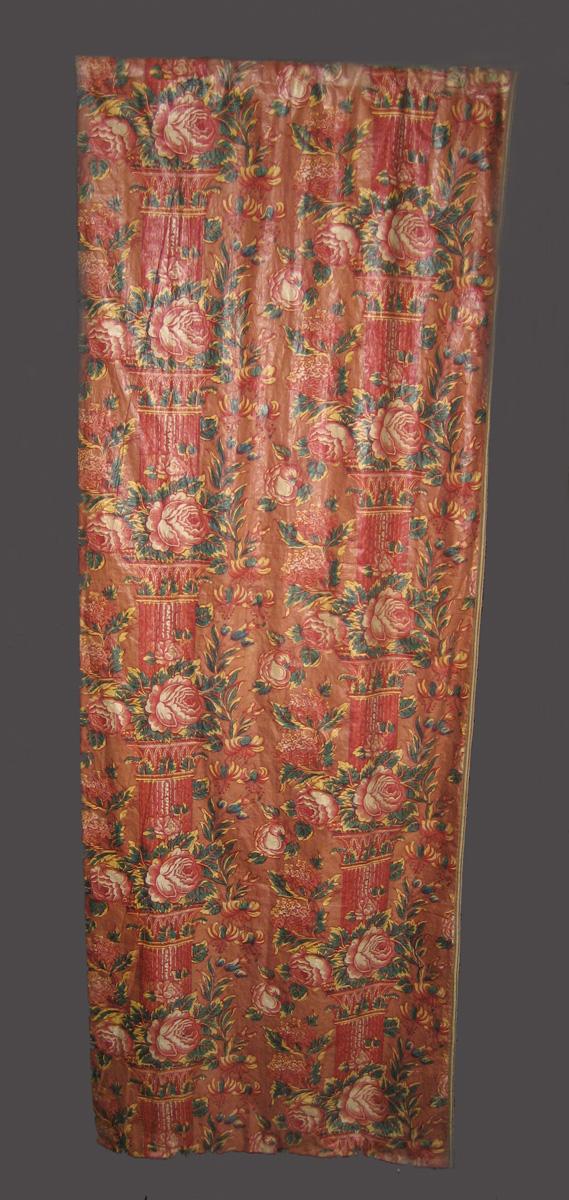 1966.0562 A Side Curtain