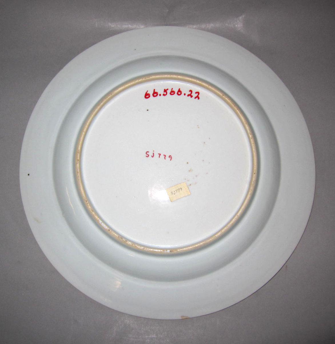 1966.0566.022 Porcelain plate underside
