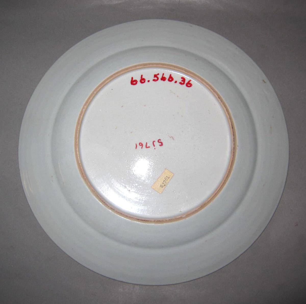 1966.0566.036 Porcelain plate underside