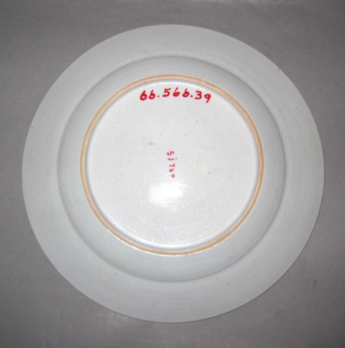 1966.0566.039 Porcelain plate underside