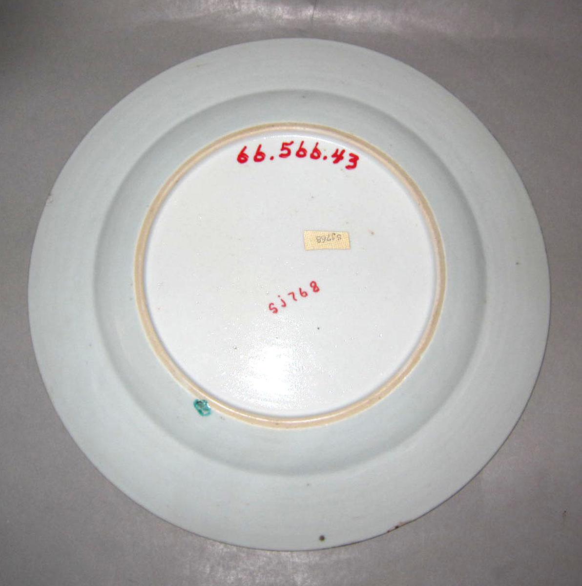 1966.0566.043 Porcelain plate underside