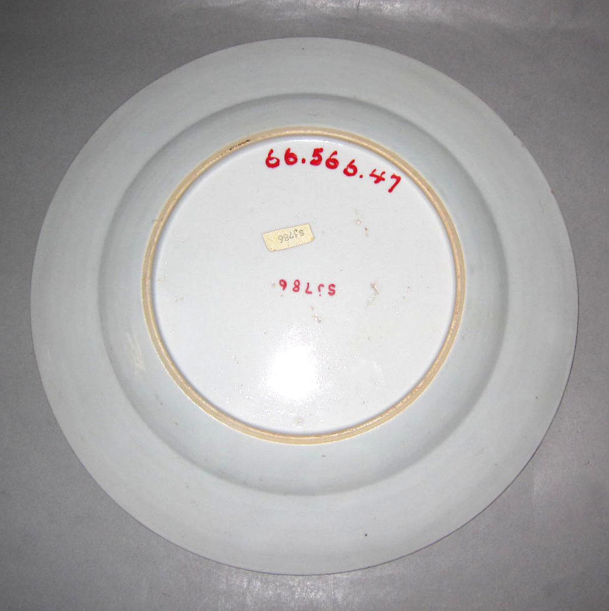 1966.0566.047 Porcelain plate underside