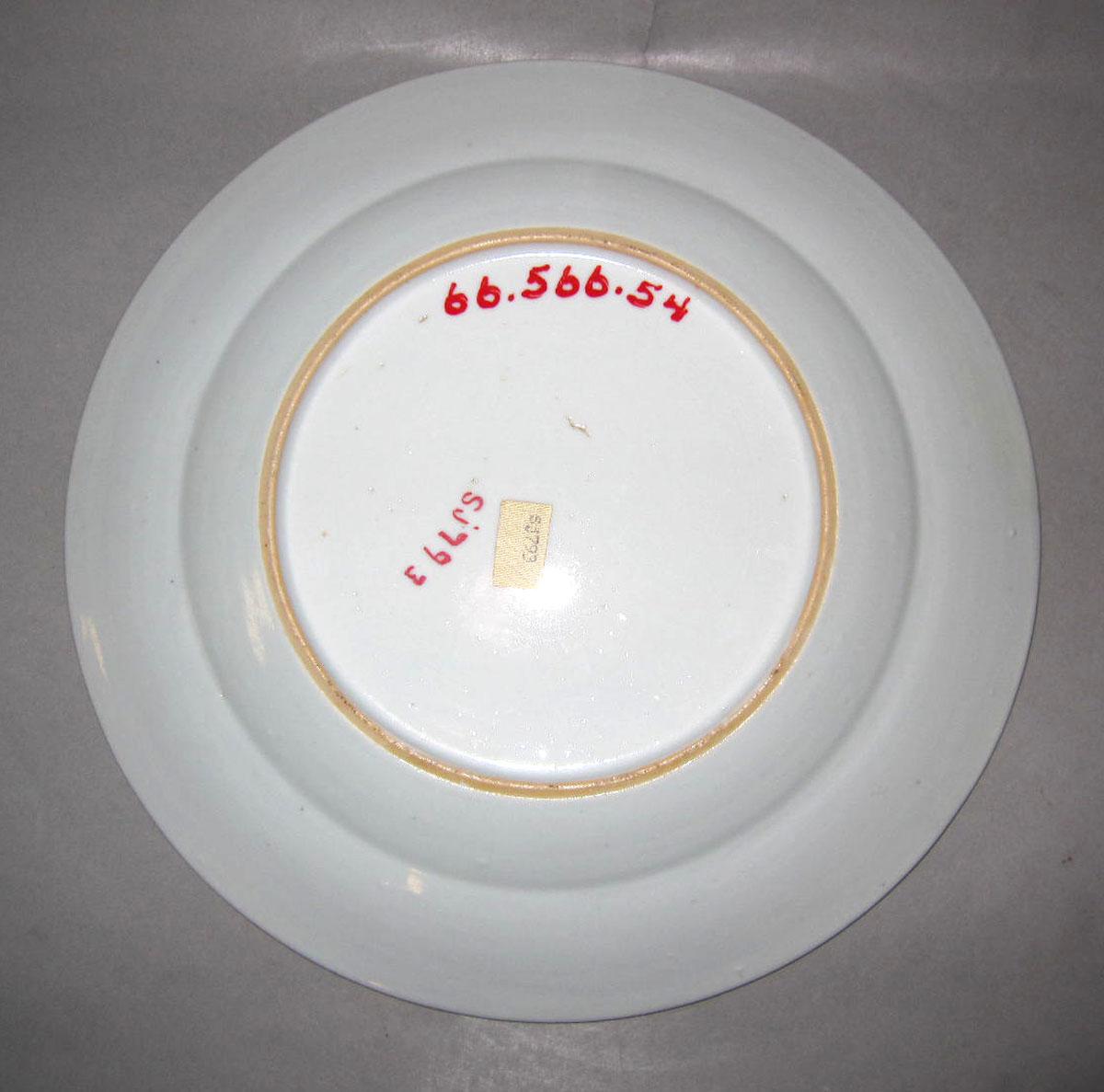 1966.0566.054 Porcelain plate underside