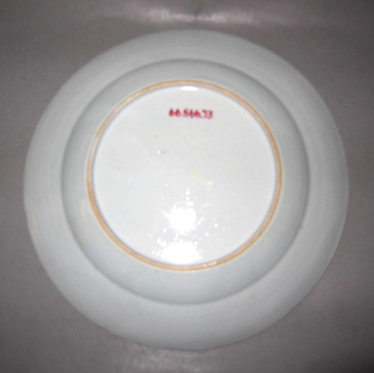 1966.0566.073 Porcelain plate underside
