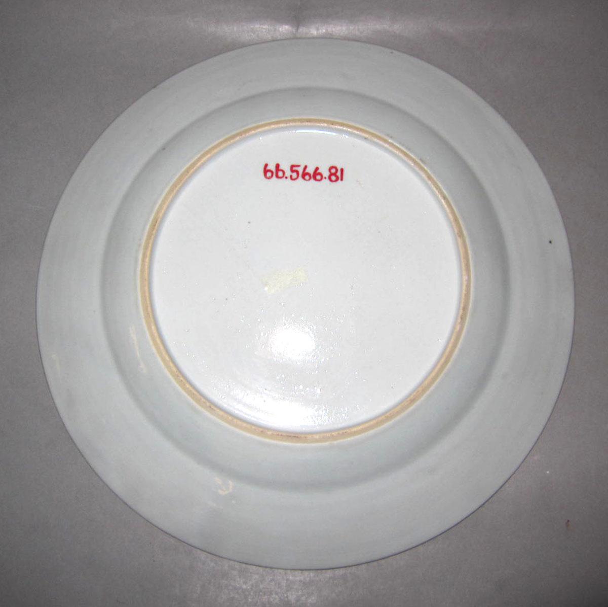 1966.0566.081 Porcelain plate underside