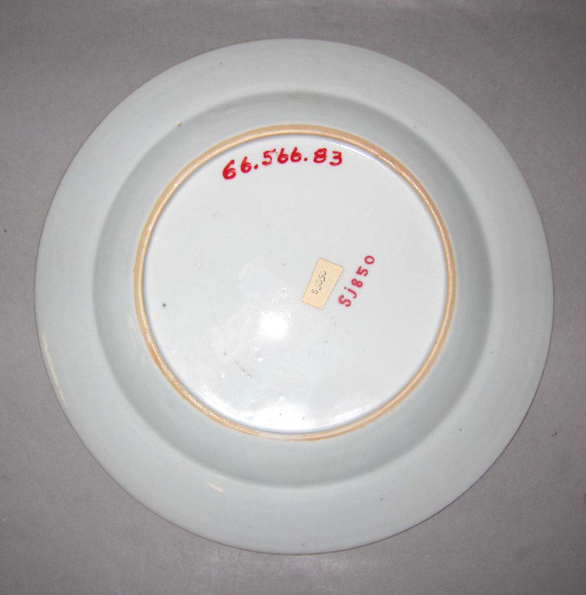 1966.0566.083 Porcelain plate underside