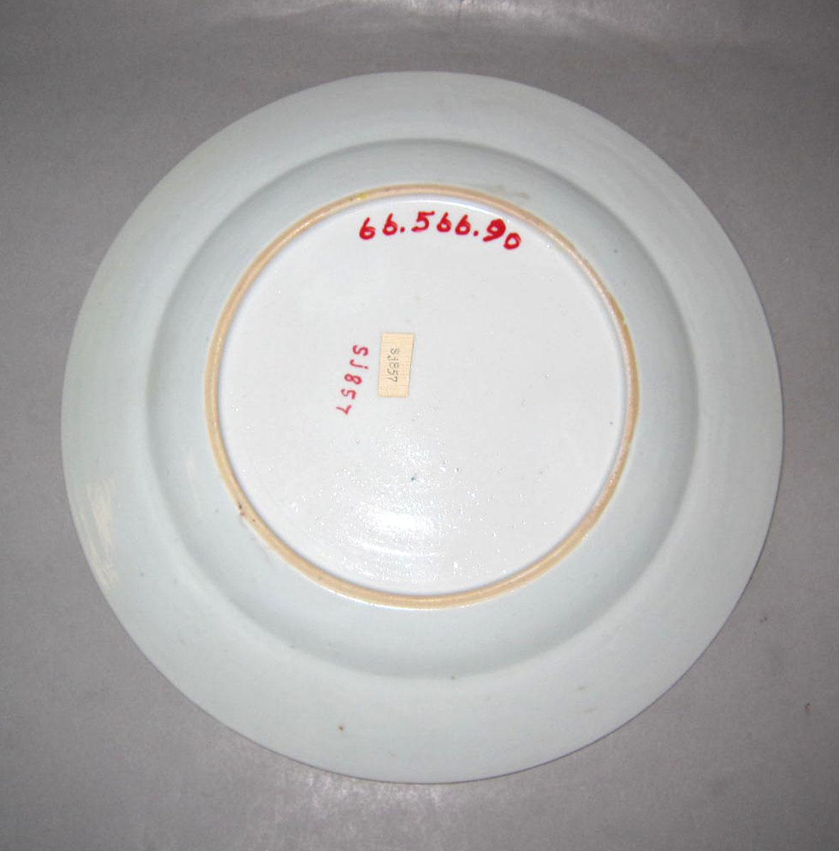 1966.0566.090 Porcelain plate underside