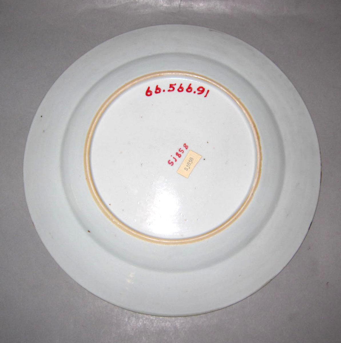 1966.0566.091 Porcelain plate underside