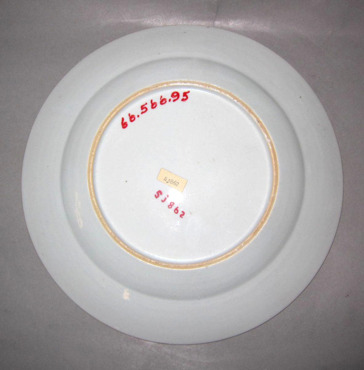 1966.0566.095 Porcelain plate underside