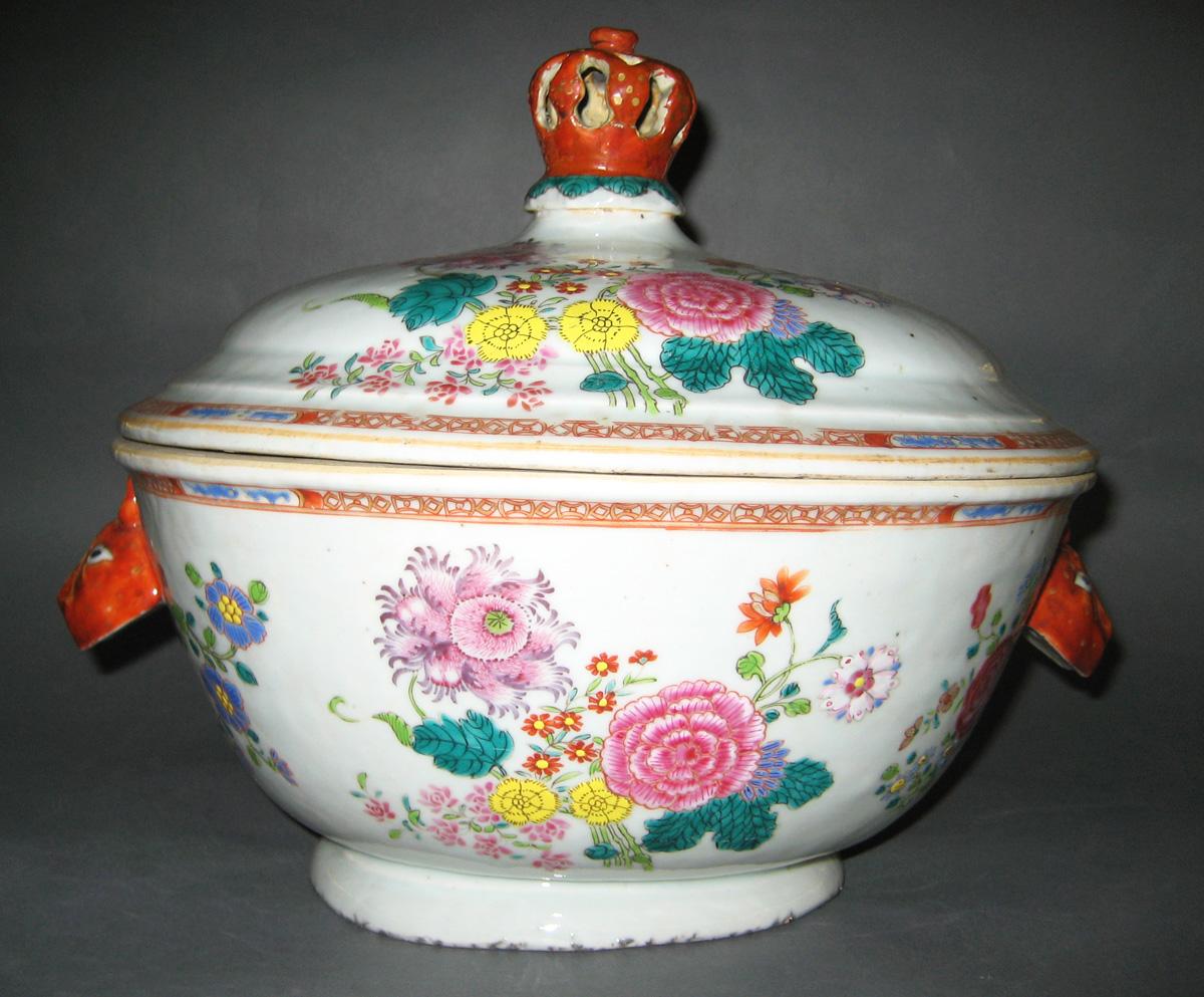 1966.0566.129 A, B Tureen view 1