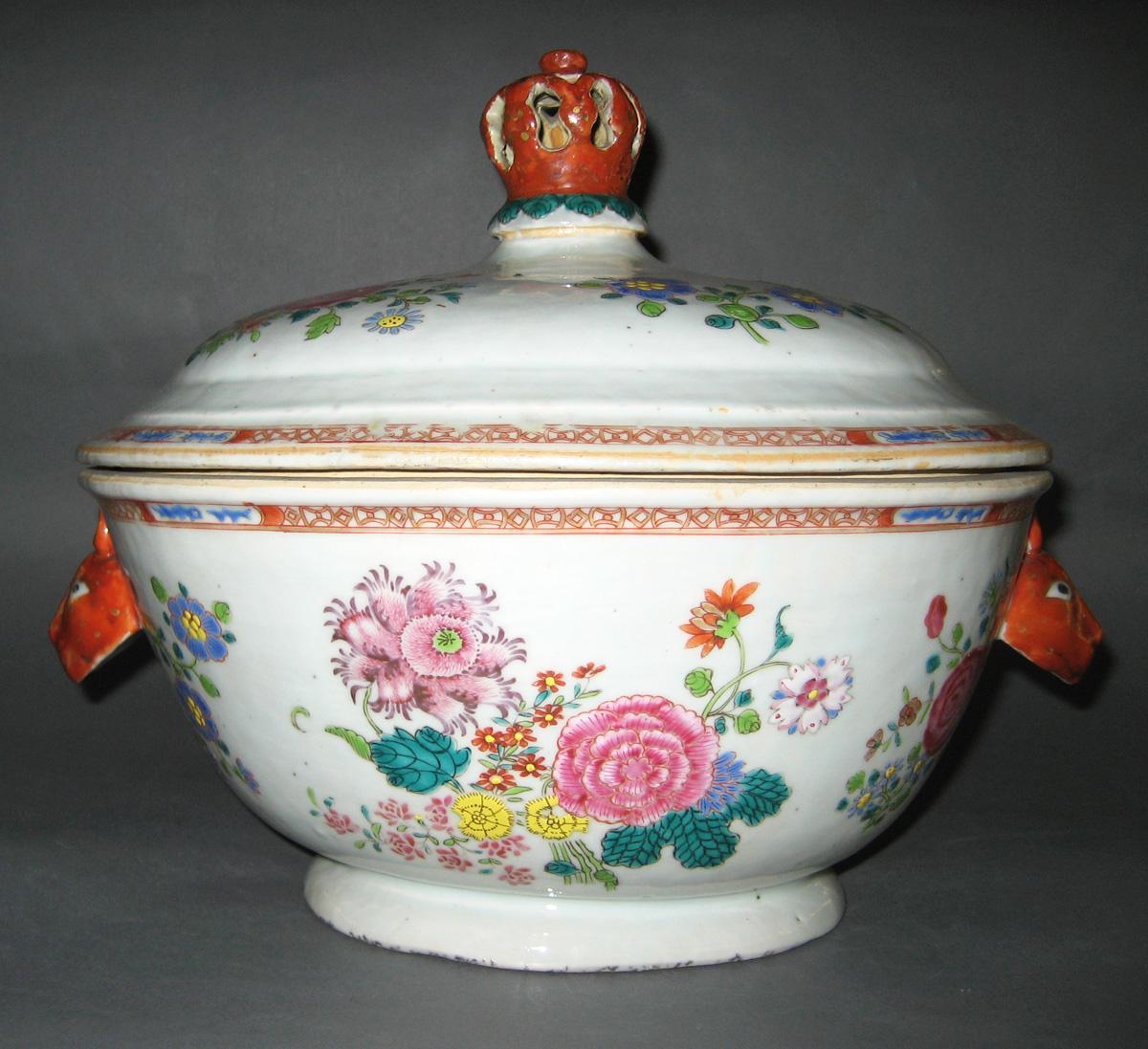 1966.0566.129 A, B Tureen view 2