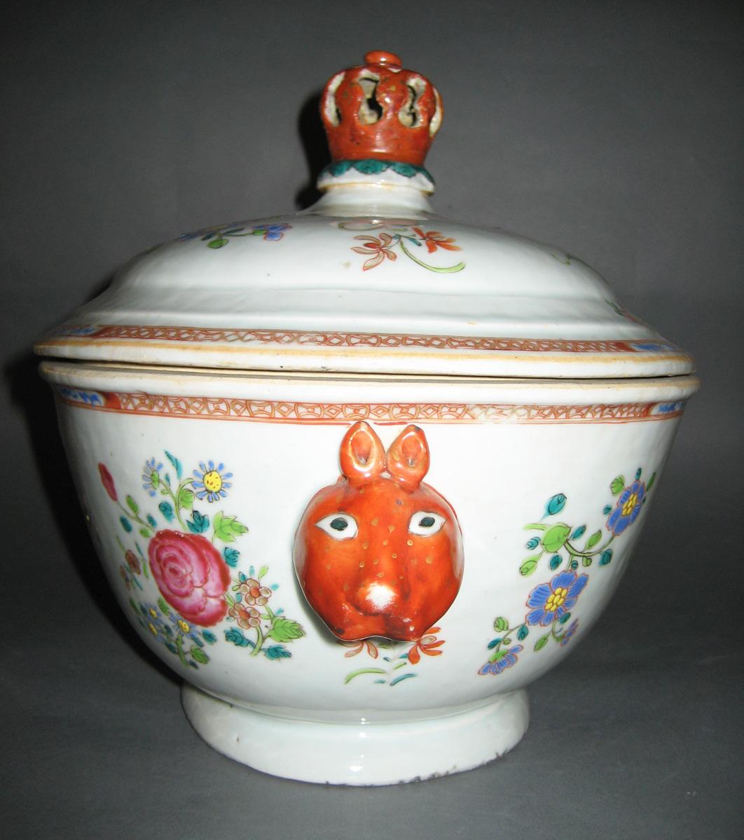 1966.0566.129 A, B Tureen view 3