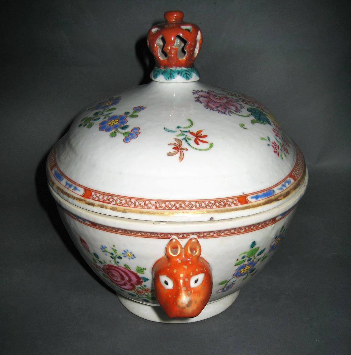 1966.0566.131 A, B Tureen view 3