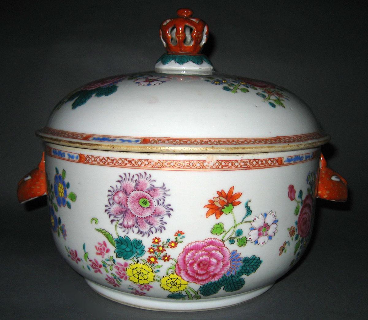 1966.0566.134 A, B Porcelain Tureen view 1