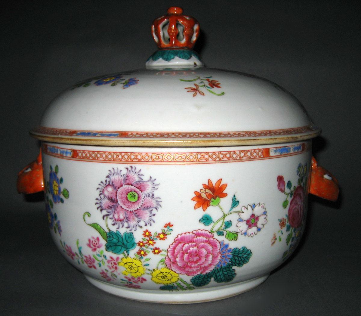 1966.0566.134 A, B Porcelain Tureen view 2