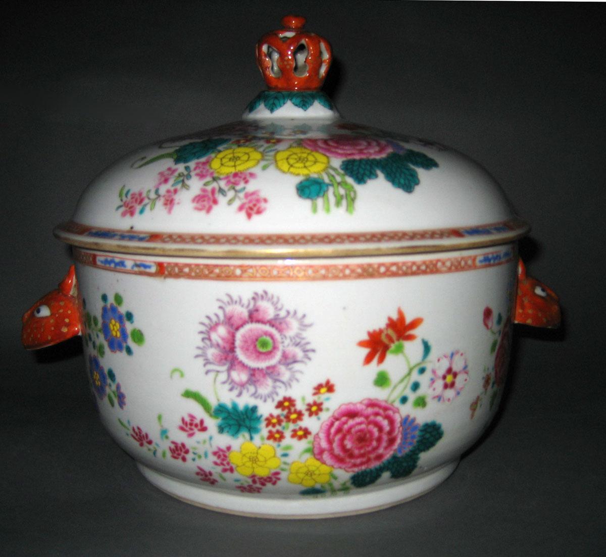 1966.0566.135 A, B Porcelain Tureen view 1