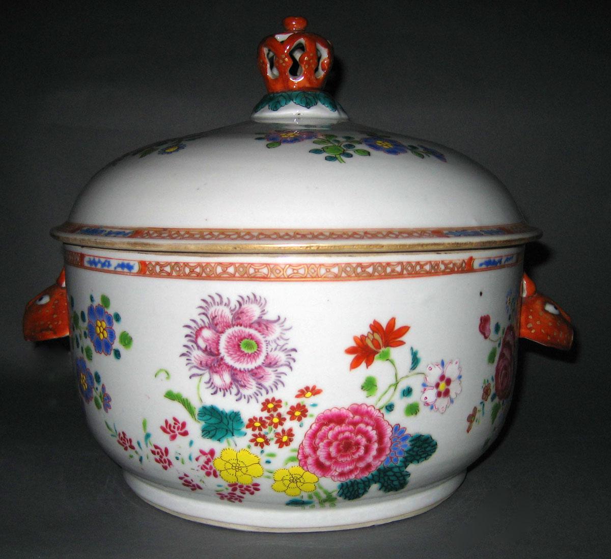 1966.0566.135 A, B Porcelain Tureen view 2