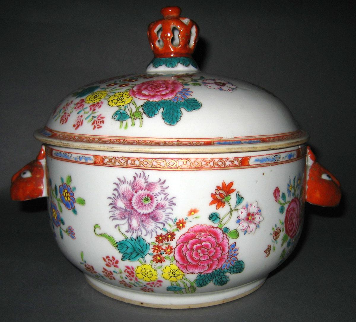 1966.0566.136 A, B Porcelain Tureen view 1