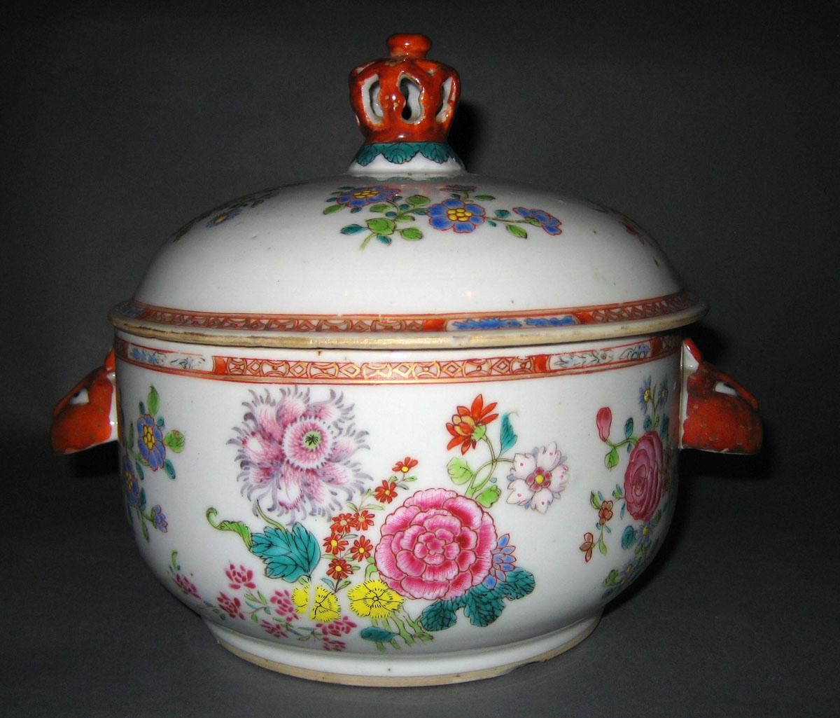 1966.0566.136 A, B Porcelain Tureen view 2