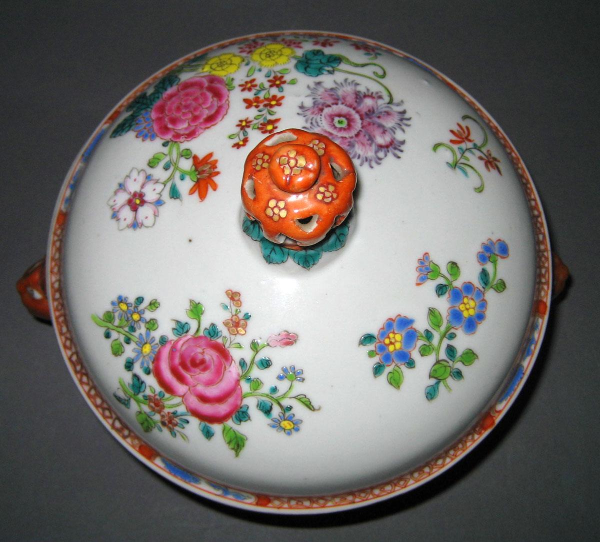 1966.0566.137 A, B Porcelain Tureen top view