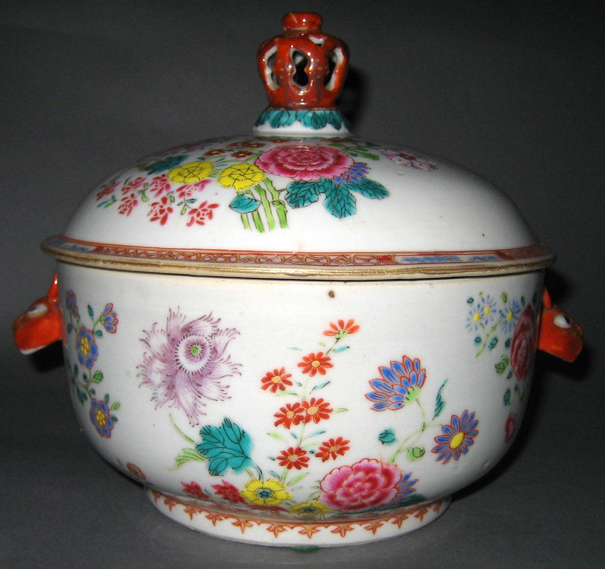 1966.0566.138 A, B Porcelain Tureen view 1