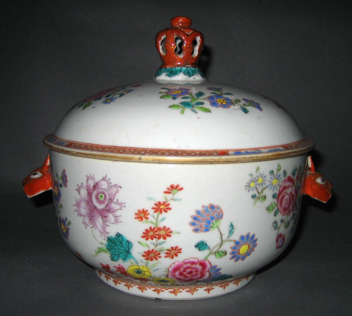 1966.0566.138 A, B Porcelain Tureen view 2