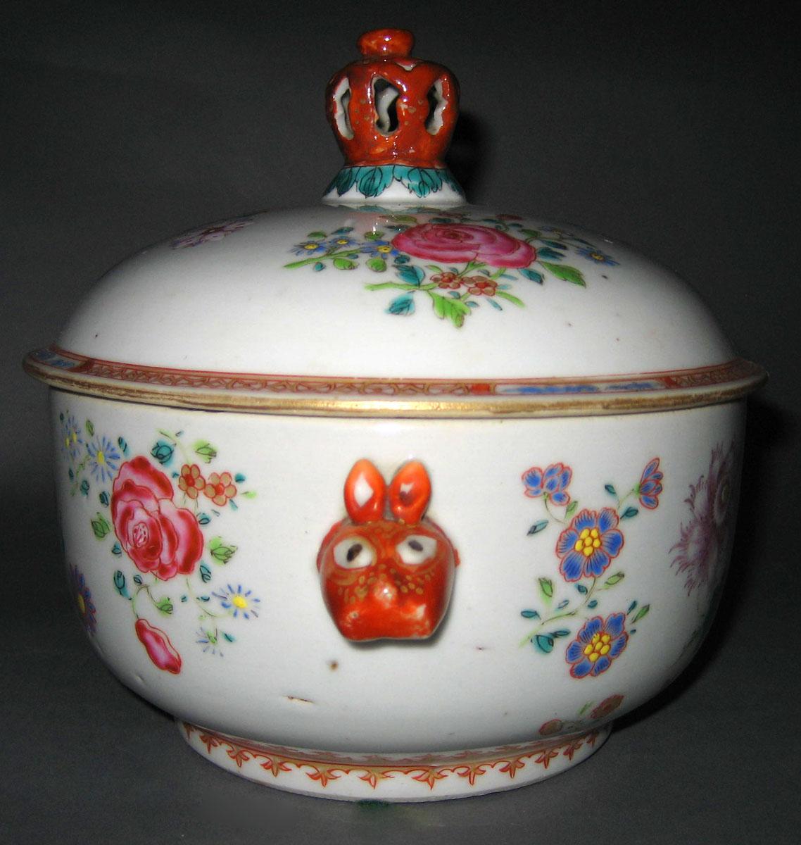 1966.0566.138 A, B Porcelain Tureen side view