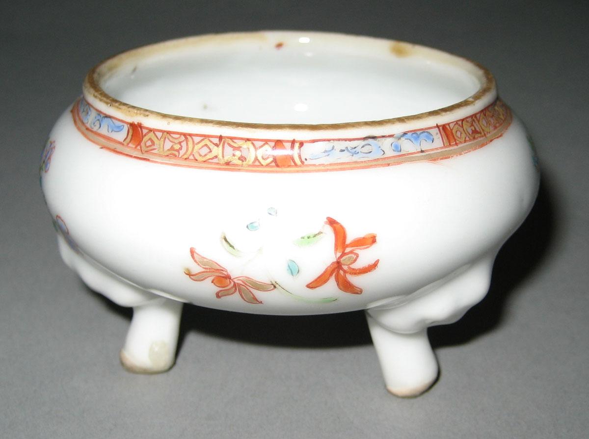 1966.0566.149 Porcelain Salt Cellar view 3